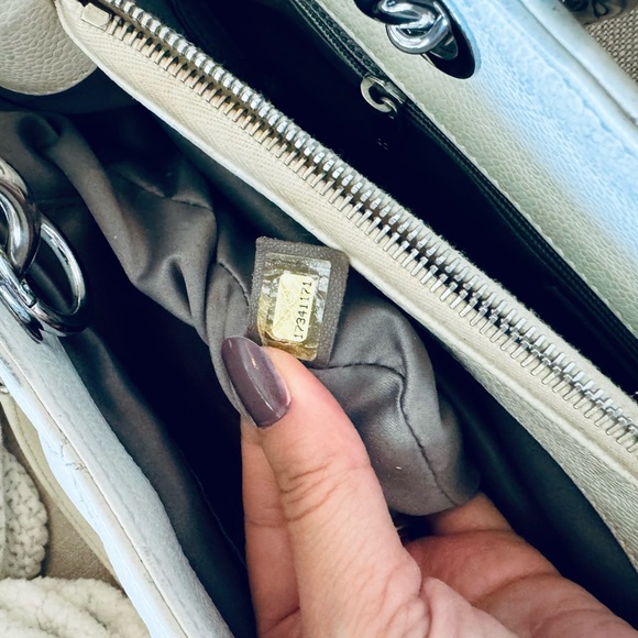 Caviar Quilted Grand Shopping Tote GST White - Picture 5 of 13